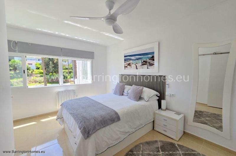Stunning 3 Bedroom Apartment, Pueblo Camelot, Duquesa. 
