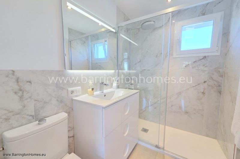 Stunning 3 Bedroom Apartment, Pueblo Camelot, Duquesa. 