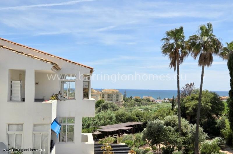Stunning 3 Bedroom Apartment, Pueblo Camelot, Duquesa. 