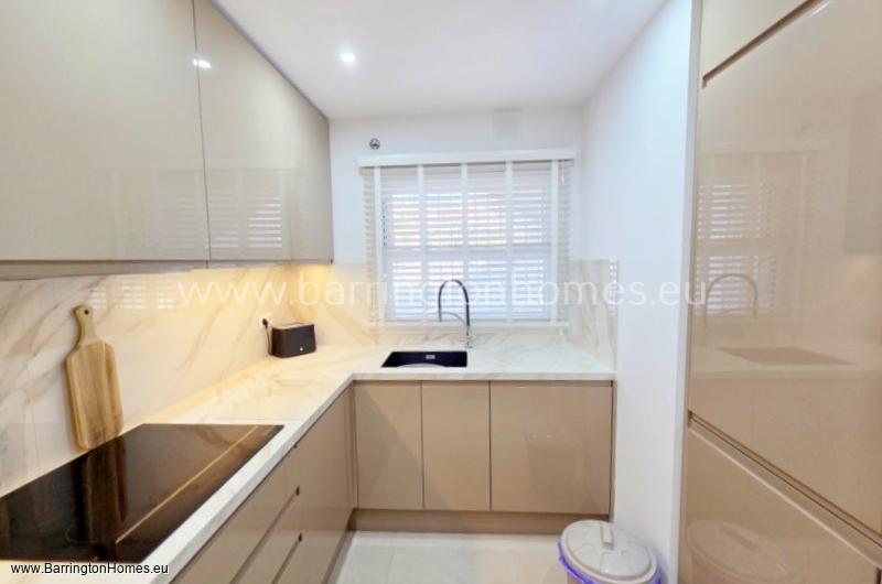 Stunning 3 Bedroom Apartment, Pueblo Camelot, Duquesa. 