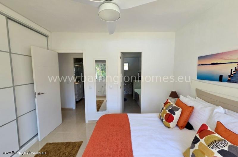 Stunning 3 Bedroom Apartment, Pueblo Camelot, Duquesa. 