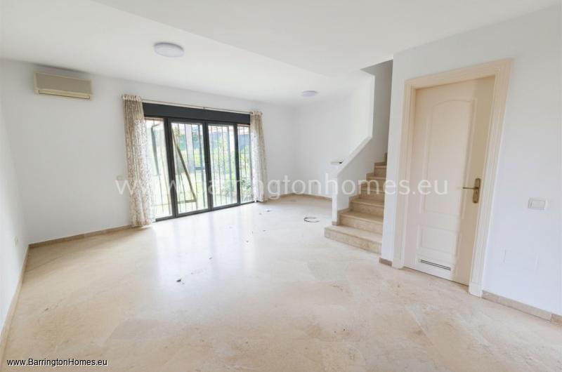 3 Bedroom, 2.5 Bathroom Townhouse, Gunilla, Duquesa. 