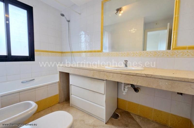 3 Bedroom, 2.5 Bathroom Townhouse, Gunilla, Duquesa. 