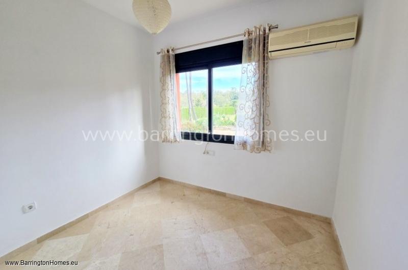 3 Bedroom, 2.5 Bathroom Townhouse, Gunilla, Duquesa. 