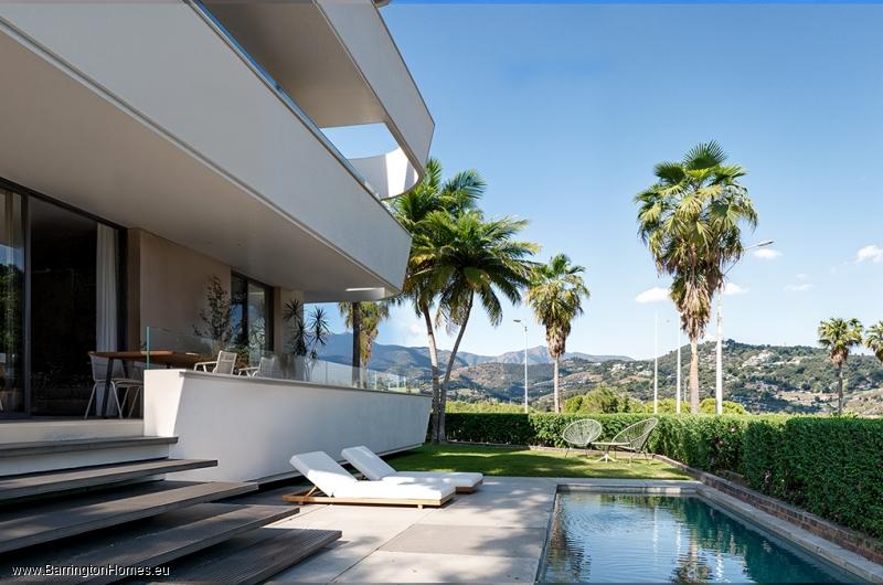 3 Bedroom Luxury Apartments, Central Estepona. 
