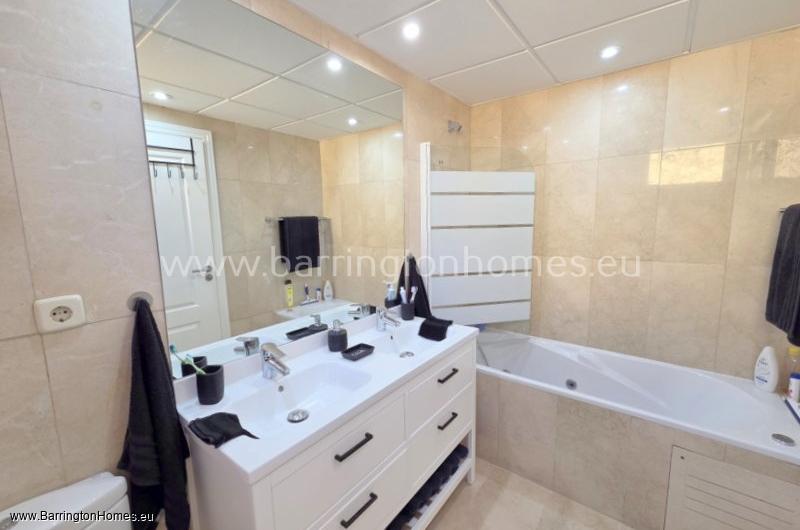 2 Bedroom Apartment, Viñas Del Golf, Casares Costa. 
