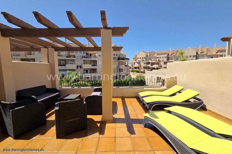 3 Bedroom Duplex Penthouse, Duquesa Fairways, Duquesa. 