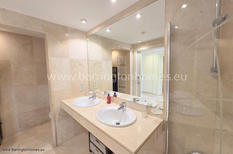 Frontline Beach 3 Bedroom Apartment, Los Granados, Duquesa. 