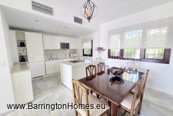 Spacious 3 Bedroom Corner Townhouse, Los Carmenes, Duquesa. 