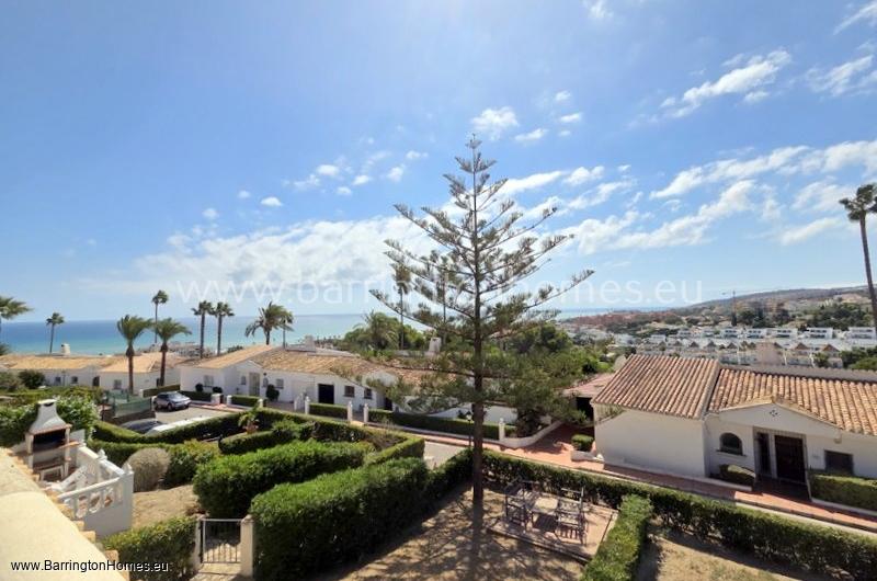 Spacious 3 Bedroom Corner Townhouse, Los Carmenes, Duquesa. 