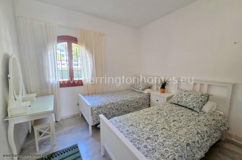 Spacious 3 Bedroom Corner Townhouse, Los Carmenes, Duquesa. 