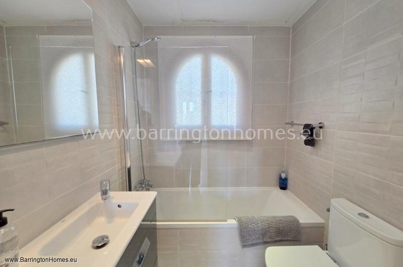 Spacious 3 Bedroom Corner Townhouse, Los Carmenes, Duquesa. 