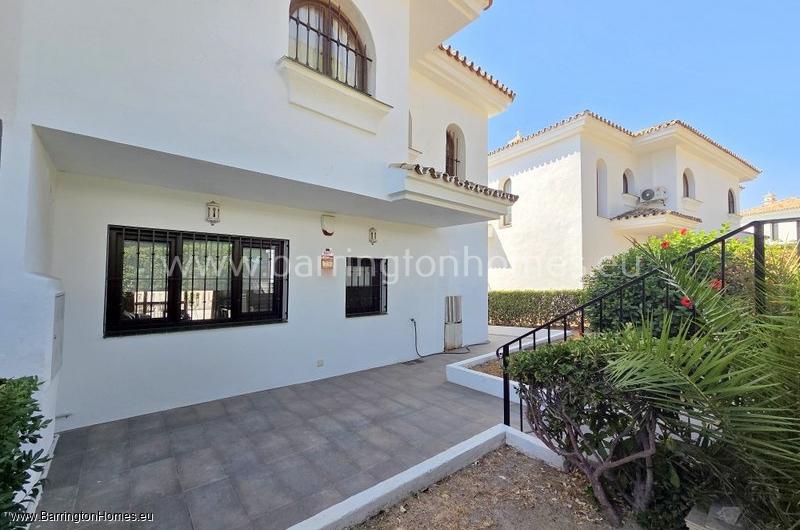 Spacious 3 Bedroom Corner Townhouse, Los Carmenes, Duquesa. 