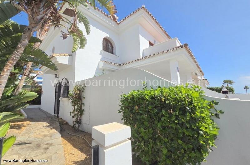 Spacious 3 Bedroom Corner Townhouse, Los Carmenes, Duquesa. 