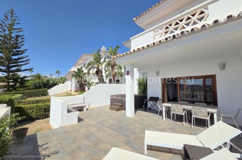 Spacious 3 Bedroom Corner Townhouse, Los Carmenes, Duquesa. 