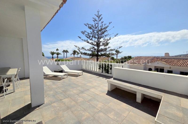 Spacious 3 Bedroom Corner Townhouse, Los Carmenes, Duquesa. 