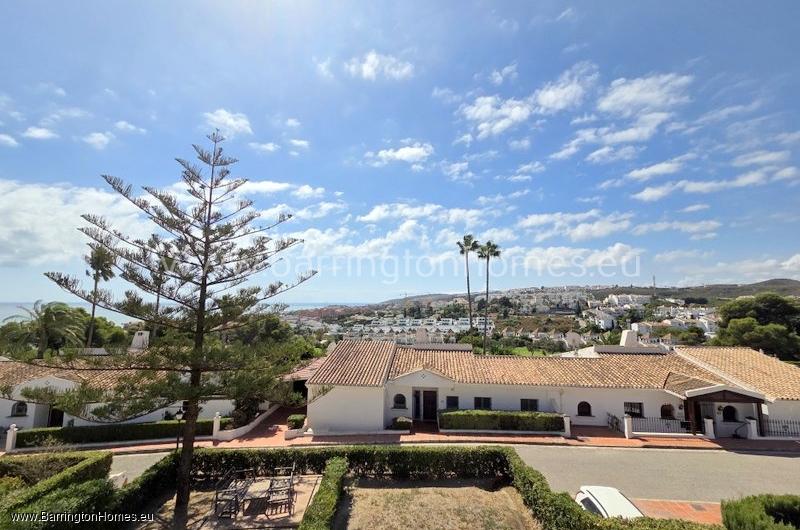 Spacious 3 Bedroom Corner Townhouse, Los Carmenes, Duquesa. 