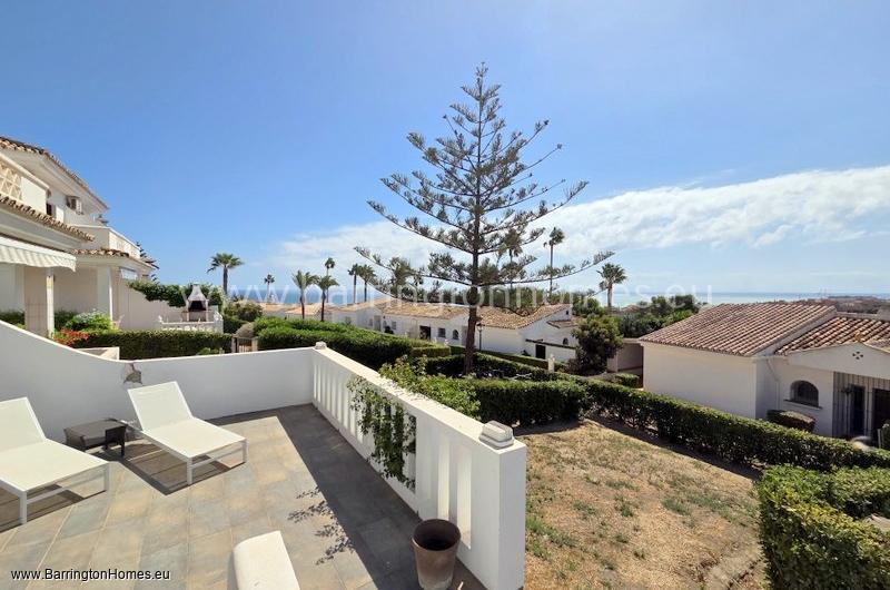 Spacious 3 Bedroom Corner Townhouse, Los Carmenes, Duquesa. 
