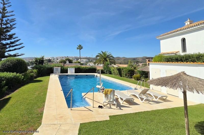 Spacious 3 Bedroom Corner Townhouse, Los Carmenes, Duquesa. 