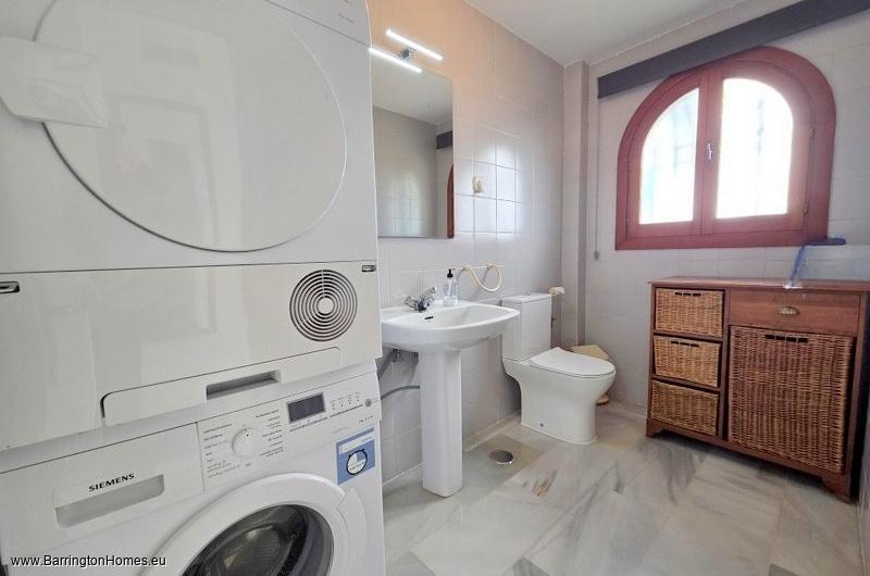 Spacious 3 Bedroom Corner Townhouse, Los Carmenes, Duquesa. 