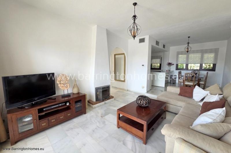 Spacious 3 Bedroom Corner Townhouse, Los Carmenes, Duquesa. 
