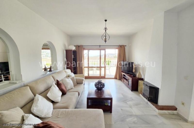 Spacious 3 Bedroom Corner Townhouse, Los Carmenes, Duquesa. 