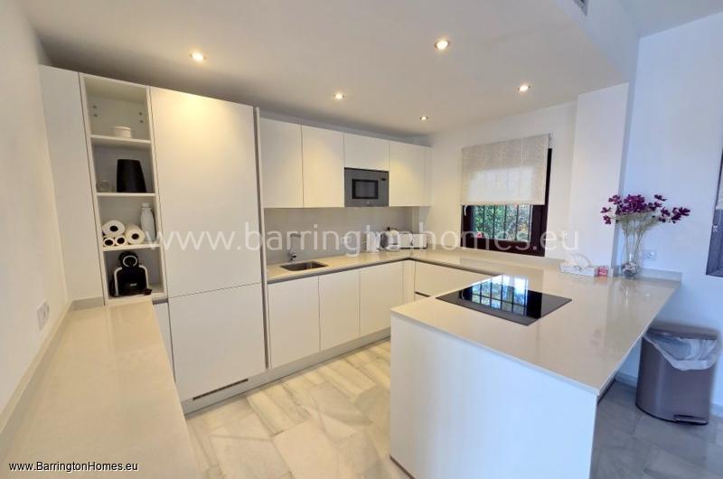 Spacious 3 Bedroom Corner Townhouse, Los Carmenes, Duquesa. 