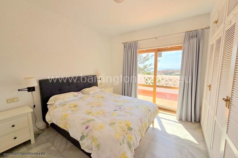 Spacious 3 Bedroom Corner Townhouse, Los Carmenes, Duquesa. 