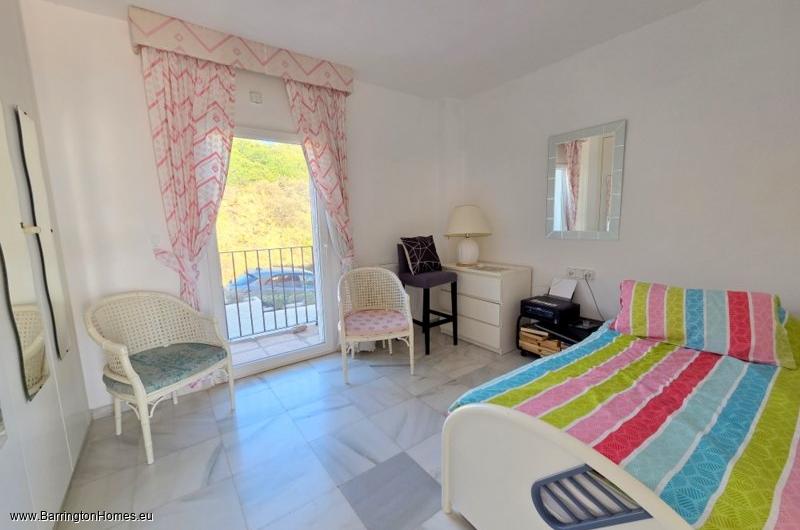 3 Bedroom Apartment, Pueblo Camelot, Duquesa. 