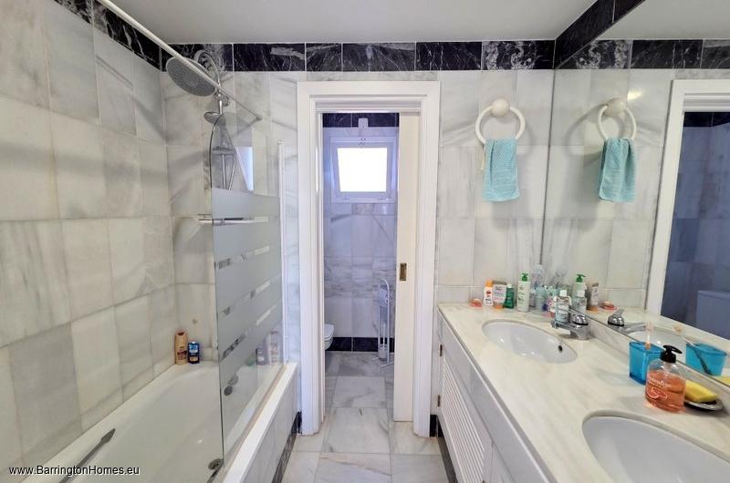 3 Bedroom Apartment, Pueblo Camelot, Duquesa. 