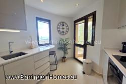 1 Bedroom Luxury Frontline Apartment, Marina del Castillo. 