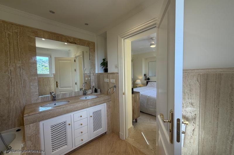 3 Bedroom Apartment, Majestic Hills, Casares Costa. 