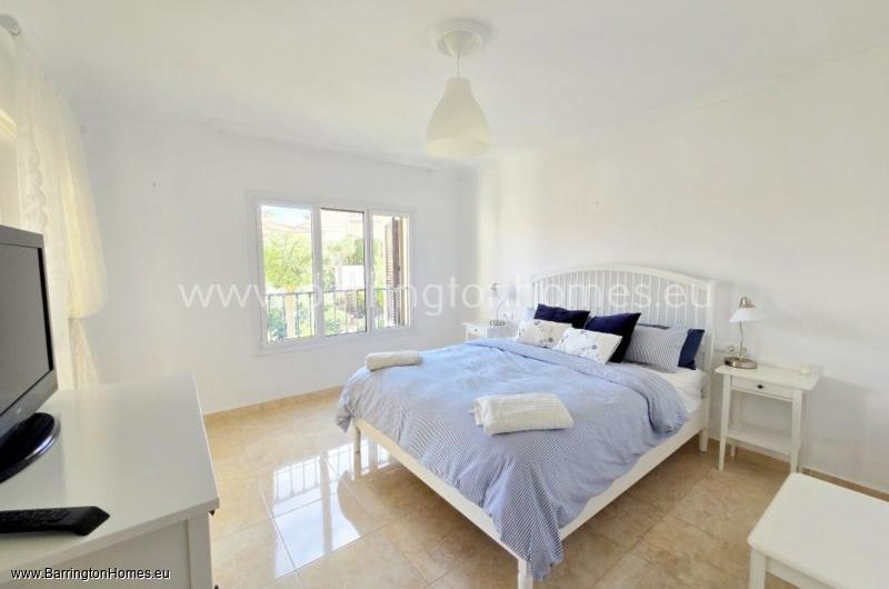 3 Bedroom Luxury Apartment, Los Castillos, Duquesa. 