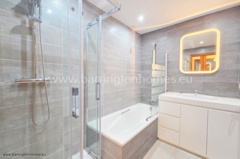 3 Bedroom Luxury Apartment, Los Castillos, Duquesa. 