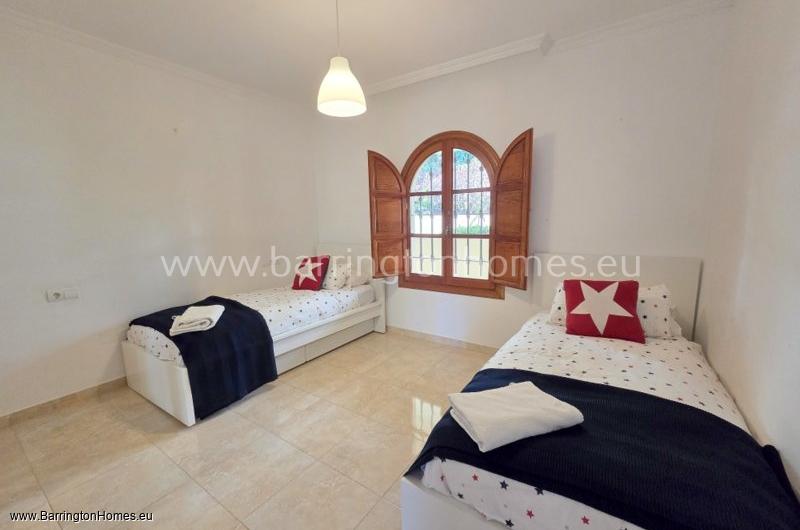 3 Bedroom Luxury Apartment, Los Castillos, Duquesa. 