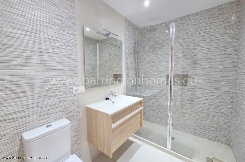 3 Bedroom Luxury Apartment, Los Castillos, Duquesa. 