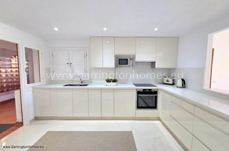 3 Bedroom Luxury Apartment, Los Castillos, Duquesa. 