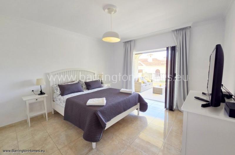 3 Bedroom Luxury Apartment, Los Castillos, Duquesa. 