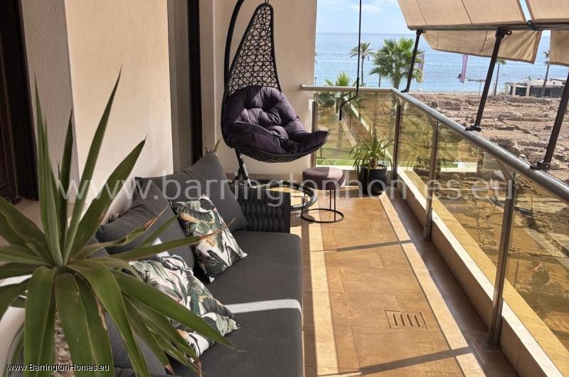 1 Bedroom Luxury Frontline Apartment, Marina del Castillo. 