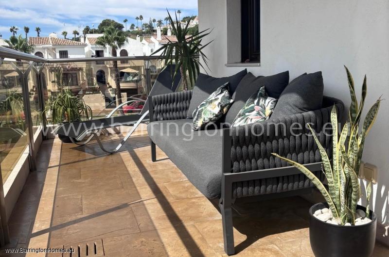 1 Bedroom Luxury Frontline Apartment, Marina del Castillo. 