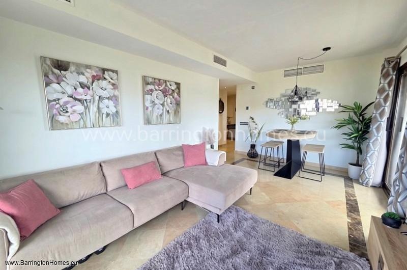 1 Bedroom Luxury Frontline Apartment, Marina del Castillo. 