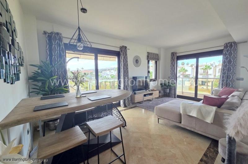 1 Bedroom Luxury Frontline Apartment, Marina del Castillo. 