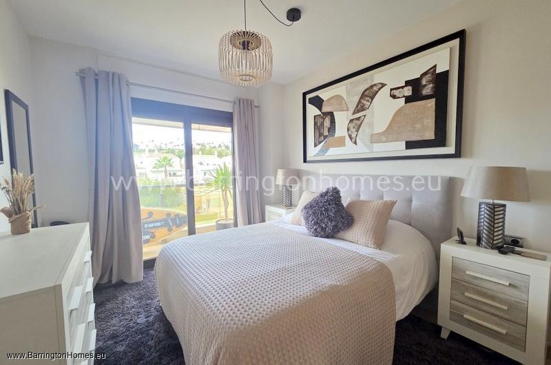 1 Bedroom Luxury Frontline Apartment, Marina del Castillo. 