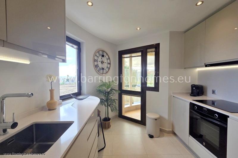 1 Bedroom Luxury Frontline Apartment, Marina del Castillo. 