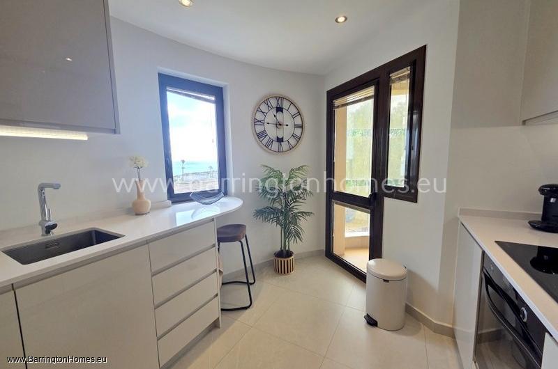 1 Bedroom Luxury Frontline Apartment, Marina del Castillo. 